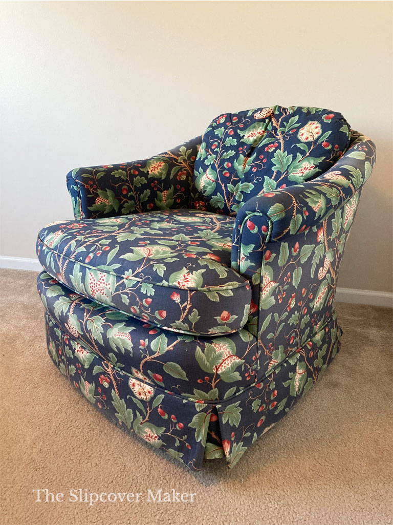 https://slipcovermaker.com/wp-content/uploads/2021/12/Blue-Floral-Upholstered-Armchair-1.jpg