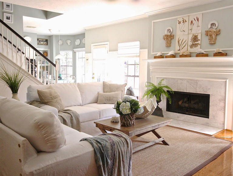 Simple natural canvas sofa slipcover in living room.