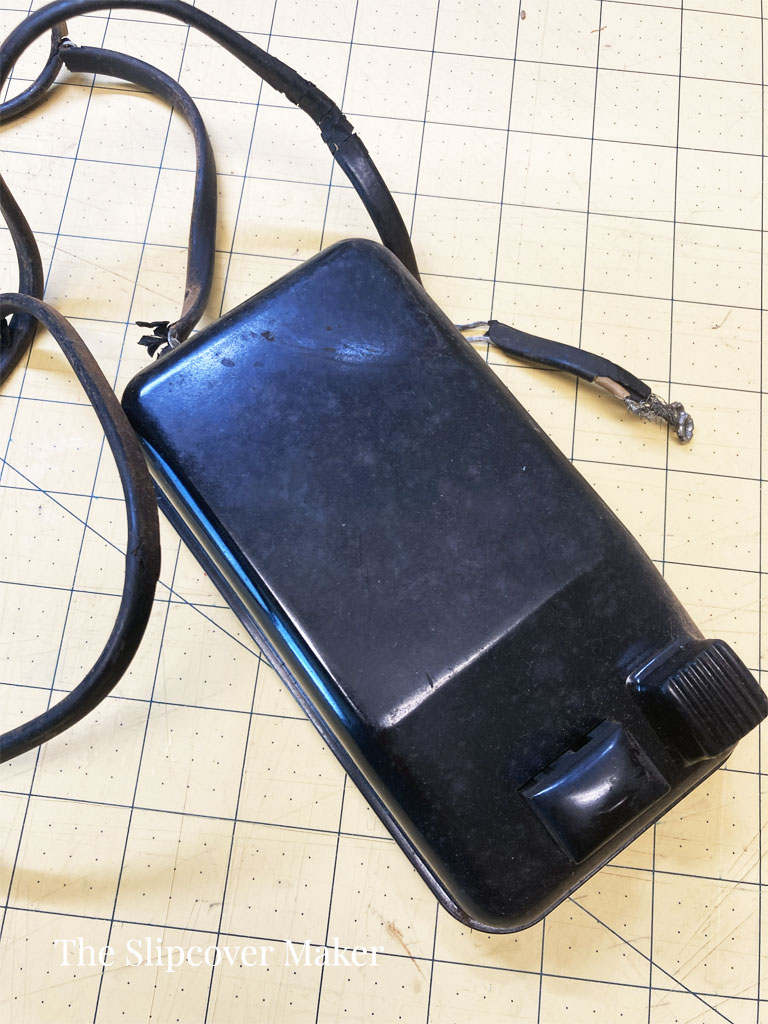 Vintage Singer 15-91 foot controller with broken wires.
